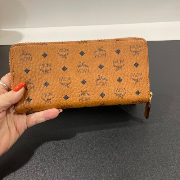 MCM Visetos Monogram Zip-Around Wallet (JB1406) - Picture 3 of 6